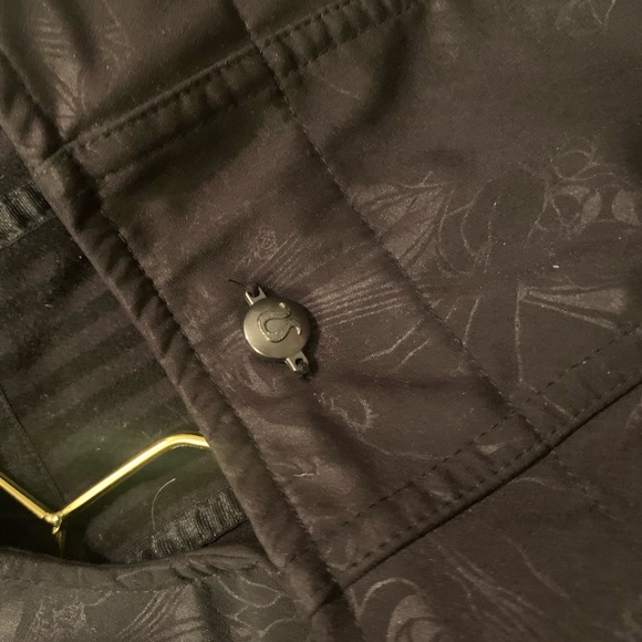 Lululemon “Dancers In The Snow” Apres Softshell raincoat size 10 black print - Picture 10 of 14